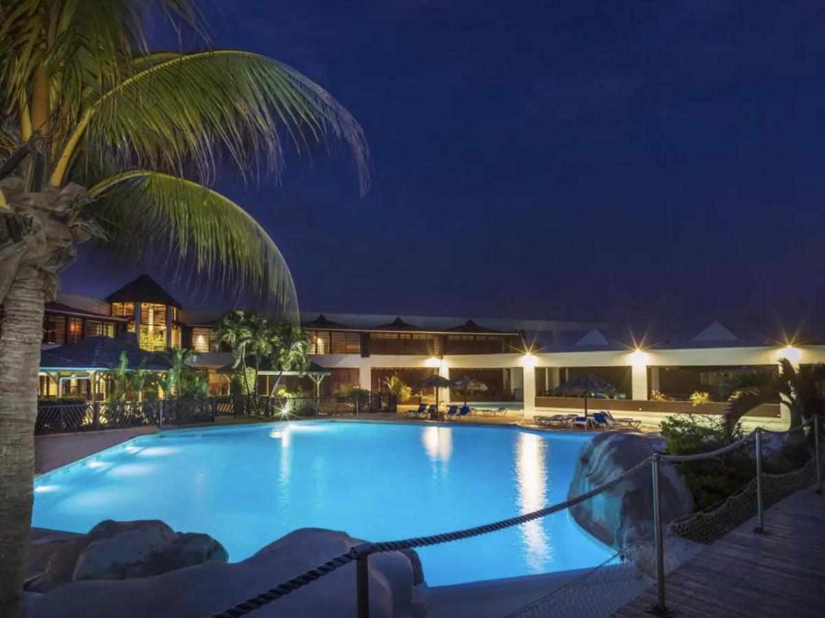 Archipel Guadeloupeen - Elegant Cocon D'Architecte 2 Etoiles Entre Grand Balcon, Piscine & Lagon Сен-Франсуа Экстерьер фото